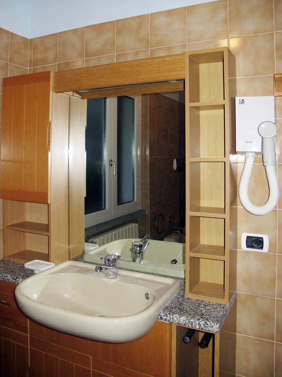 Residence Casa Rosa Gera Lario Esterno foto